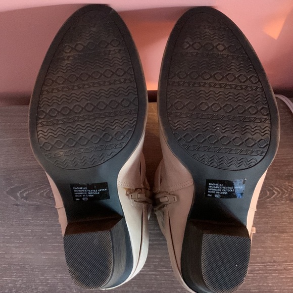 Booties Size 8 - Picture 4 of 5